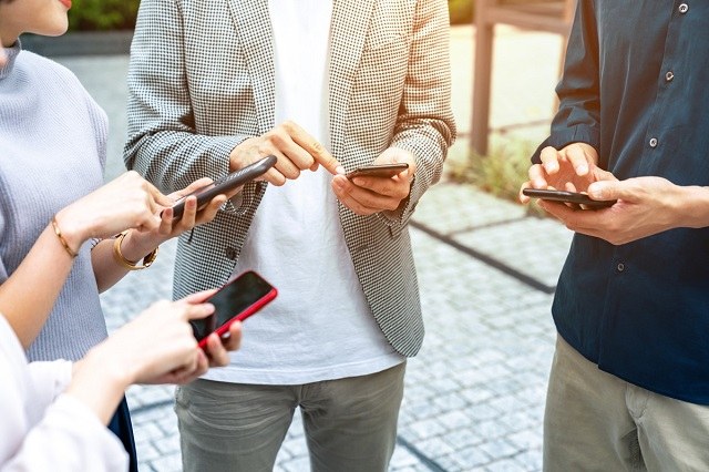 スマホで動画を見る